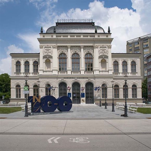 Dopolnitev niš na fasadi palače Narodnega doma