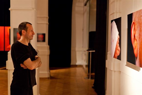 Goran Bertok: Rdeče in črno