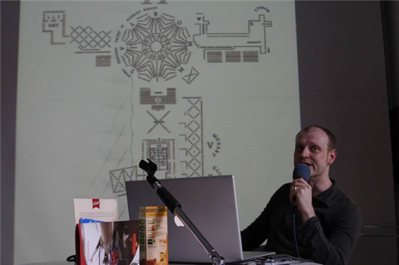 Jonathan Barnbrook: COLLATERAL DAMAGE / POSTRANSKA ŠKODA, razstava