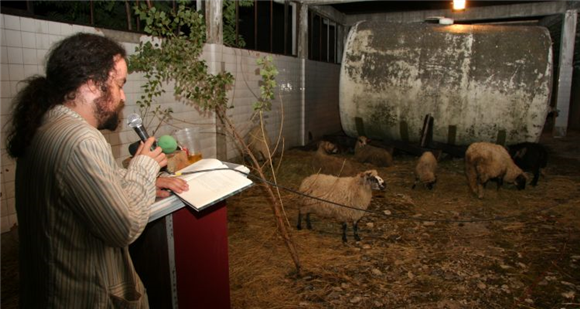 Nebeška bitja. Ne človek ne žival