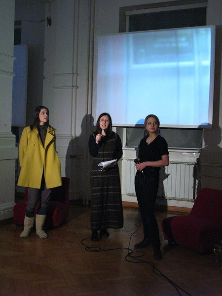 Sanna Maarit: Na mirujoči točki vrtečega se sveta / At the still point of turning world