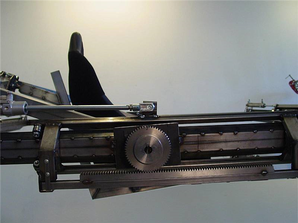 Thomas Kvam in Frode Oldereid: MACHINES (STROJI)