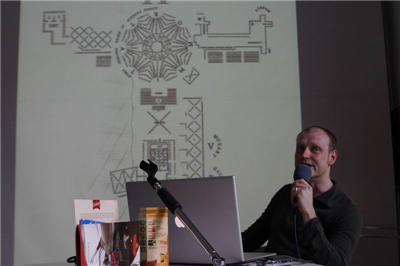 Jonathan Barnbrook: COLLATERAL DAMAGE / POSTRANSKA ŠKODA, razstava