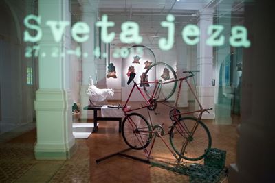 Sveta jeza, skupinska večmedijska razstava