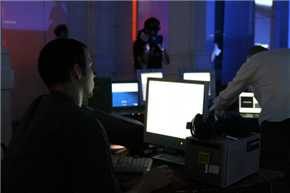 Digitalna komuna III: WJ-s, spletni performansi v realnem prostoru in delavnica