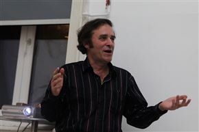 Gordon Monahan: Theremin Pendulum