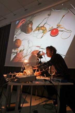 Gordon Monahan: Theremin Pendulum