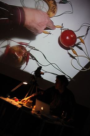 Gordon Monahan: Theremin Pendulum