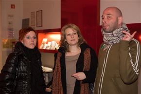 Iva Tratnik in Marko Jakše, Bojni ples na zbombardirani luni