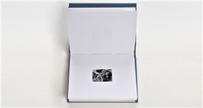 Iz fotografske zbirke Moderne galerije: fotografski albumi in avtorske fotografske knjige