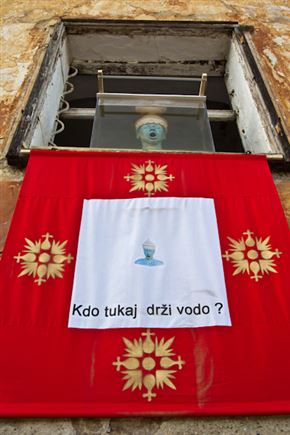 Jože Šubic : Kdo tukaj drži vodo?