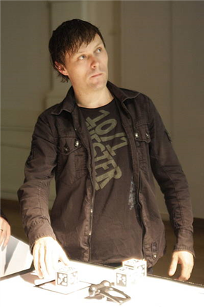Julian Oliver: levelHead