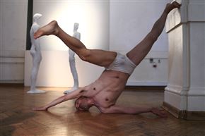 Katja Oblak in Ryuzo Fukuhara: Performans Razširjena kontura