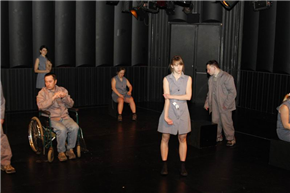 Rodin II, namestitev s performansom