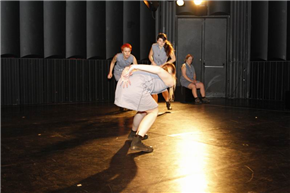 Rodin II, namestitev s performansom