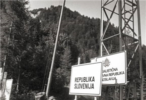 Skupaj …. sta slovenska Teritorialna obramba in Milica obranili referendumsko odločitev za samostojno Slovenijo